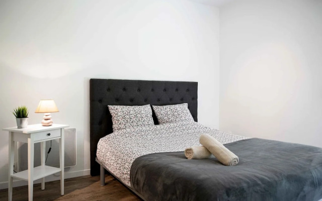 Chic Appartement avec Terrasse, Parking Privatif