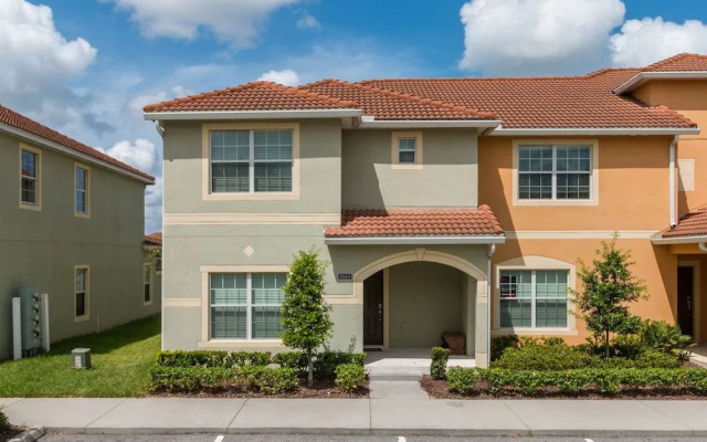 Paradise Palms 8869