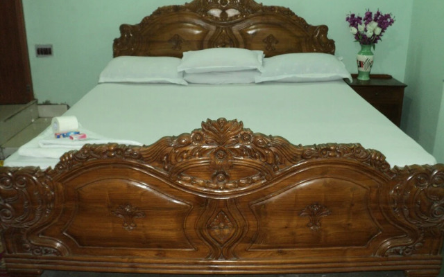Royal Guest House & Service Apartment