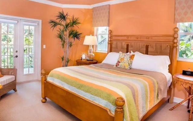 Donax 3 Bedroom Condo by RedAwning