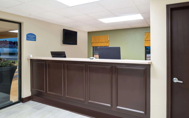 Super 8 by Wyndham Charleston/Sikeston East MO