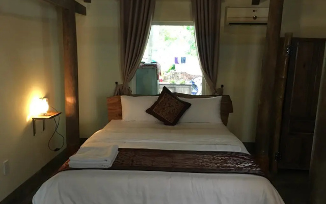 Phong Nha Rustic Home