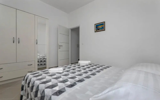 Apartment Petar with terrace