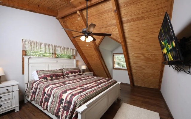 Bear Trails - Two Bedroom Cabin