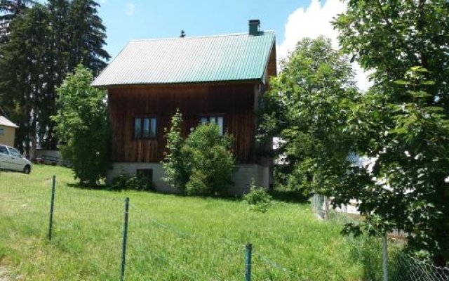 Guest House RG in Zabljak, Montenegro from 84$, photos, reviews - zenhotels.com hotel front
