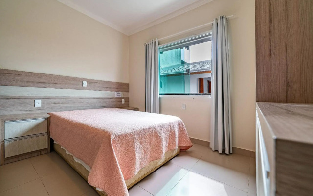 125 - Excelente Casa com 03 quartos em Mariscal