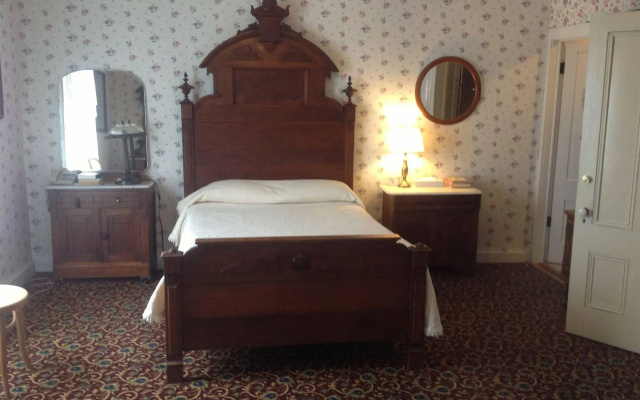 Bridgeport Inn