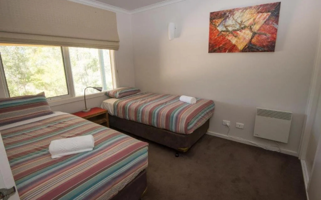 The Lakes Beachfront Holiday Retreat