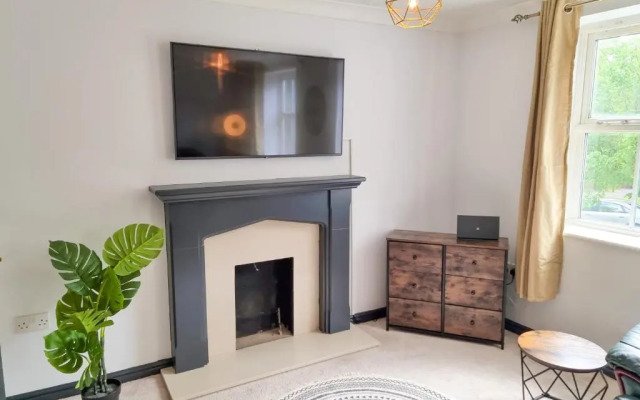 City House in Nice Area - Smart Tv's, 900mb Wifi