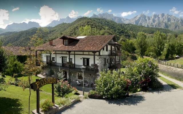 Hotel Rural Posada San Pelayo Камалено вид на фасад