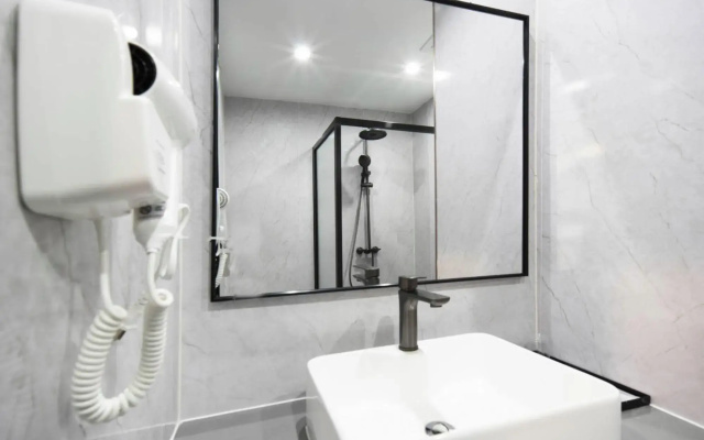 Ayile Holiday Hotel