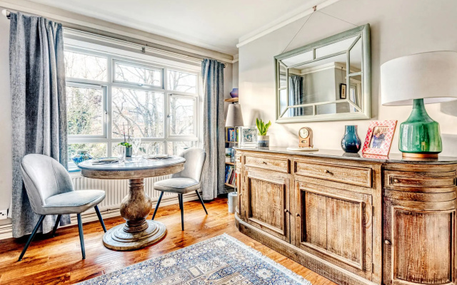 Stunning and Warm Home in Wandsworth by Underthedoormat