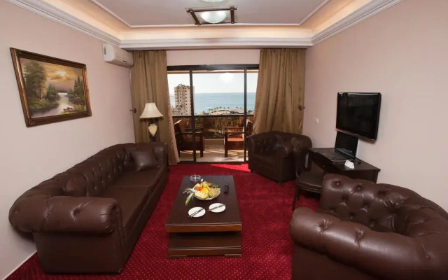 Queens Land Hotel