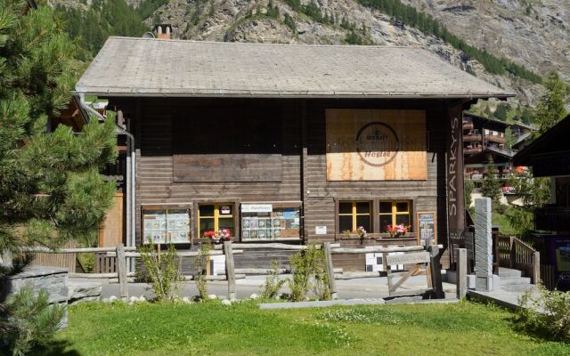 Отель The Matterhorn Hostel Zermatt Швейцария, Церматт - отзывы, цены и фото номеров - забронировать отель The Matterhorn Hostel Zermatt онлайн вид на фасад