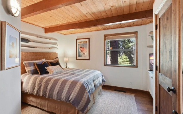 Snowshoe Cabin 3 Decks, BBQ & Hot Tub!