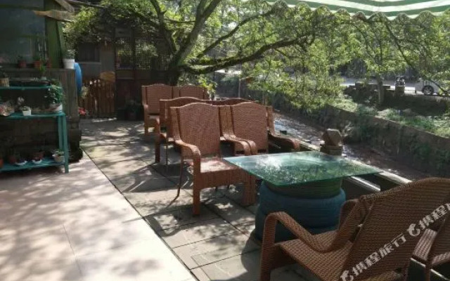 Ya'an Yijia Coffee Inn