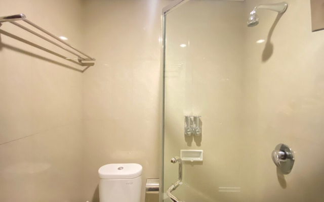 Spacious 2Br Apartment At El Royale Near Bip