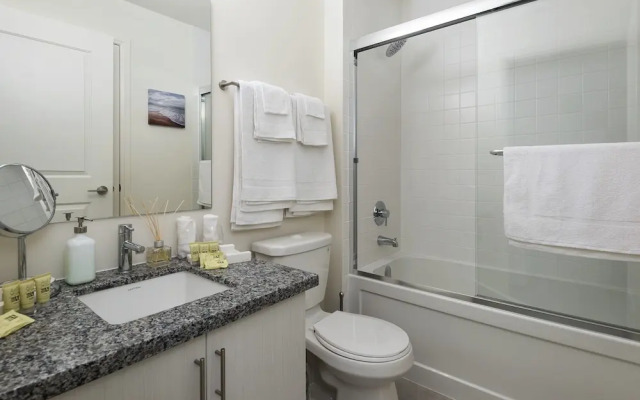 Diamond Vacation Homes - Bayview Avenue