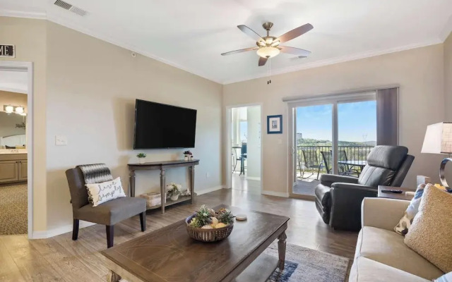 Majestic View Getaway w/ Beautiful Lake Views!