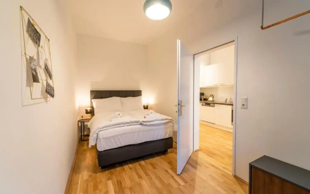 Generous Apartment next to the VIC/UNO