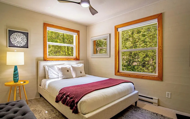 Red Elephant 4BR - Fire Pit - River & Downtown