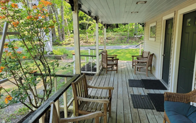 Hawks House Inn