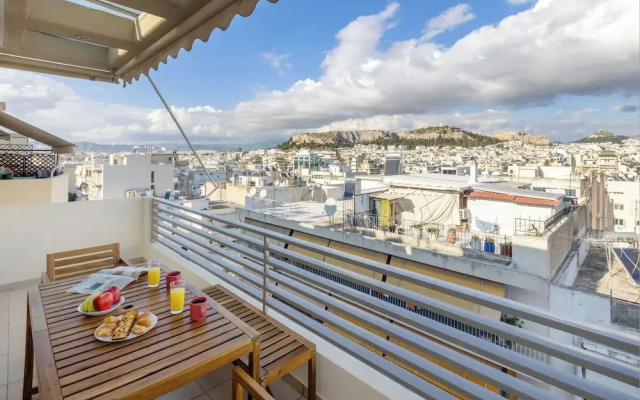 Urban Oasis with Acropolis Views by GHH