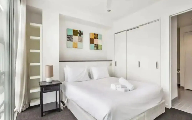 Stunning 2BR + Viaduct Views+Parking Zodiak Stays