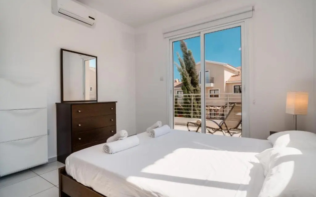 Lovely 2 Bedroom Family Apartment w/ Pool