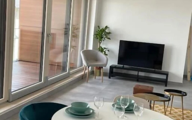 1 bedroom in Center-Terrace & Parking