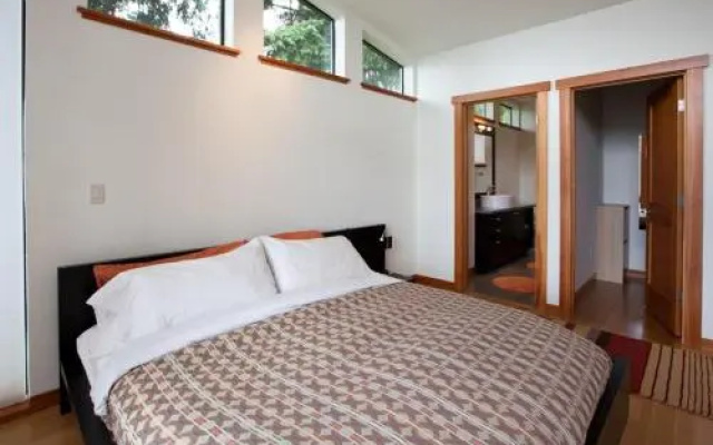 Seven-River View-AC-3BR/2.5BA