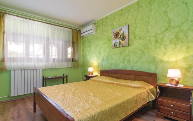 Awesome Home in Pula with WiFi, Hot Tub & Sauna