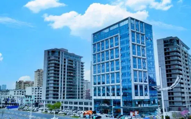 YHotel Leno
