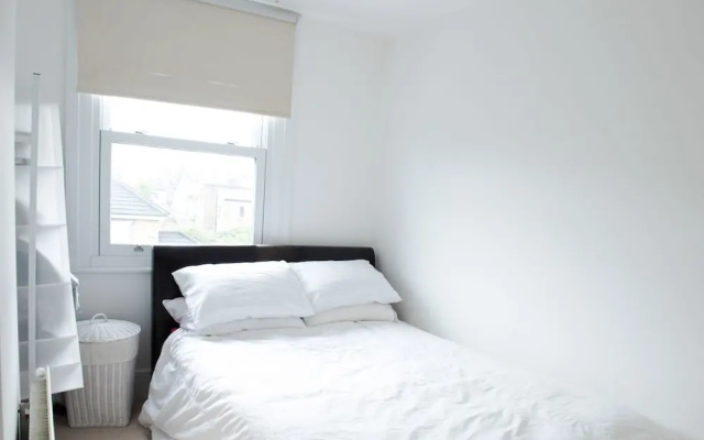 Cosy Two Storey 1 Bedroom Flat in Battersea