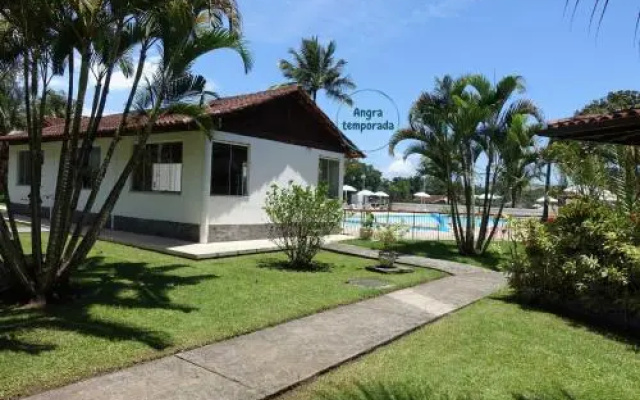 Apartamento em condomínio com 3 praias