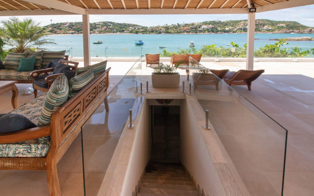 Mansão Pé na Areia da Ferradura Por Luxury Rentals