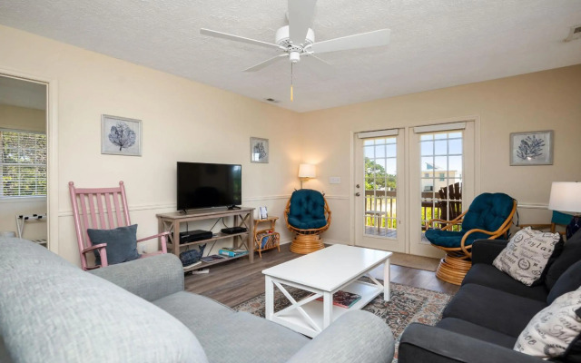 Pelican Palace by Oak Island Accommodations