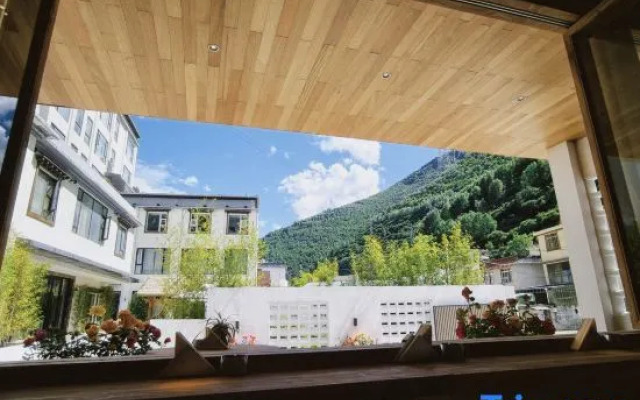 Kangding Tingshan Hot Spring Homestay