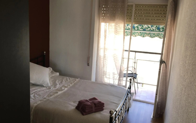 4 BEDROOMS -SENECA Center Apartment