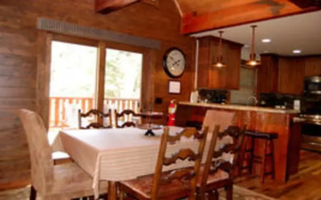 RedAwning Cabin #9 Boots Heaven