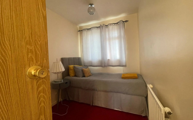 Swift Close Contractors & Leisure Apartment by Leecroft Stays