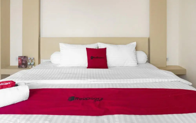 RedDoorz Plus near Millenium ICT Centre Medan 2