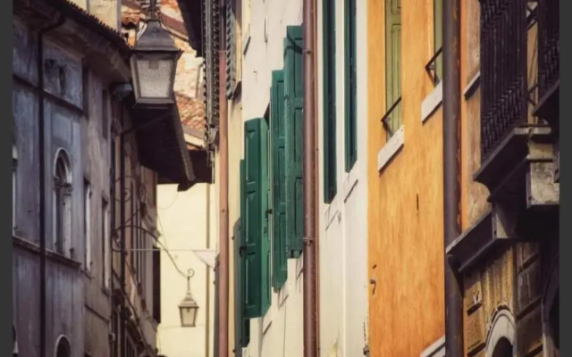 Via Mezzaterra 10