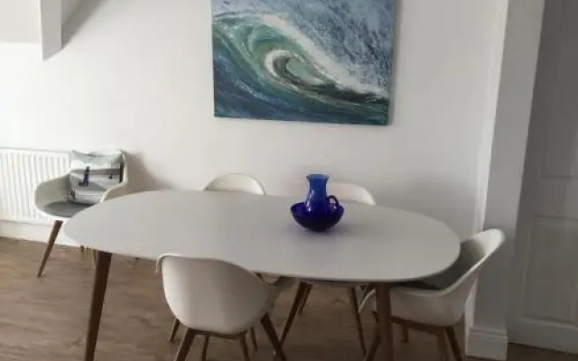 5, Sandleigh Apartment