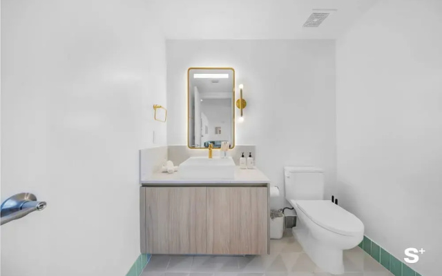 City Luxe Retreat Modern 2-BR