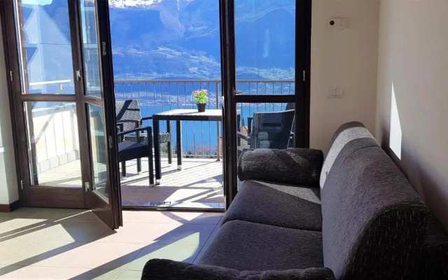 La Quiete 58 Maisonette Lake view by Gardadomusmea