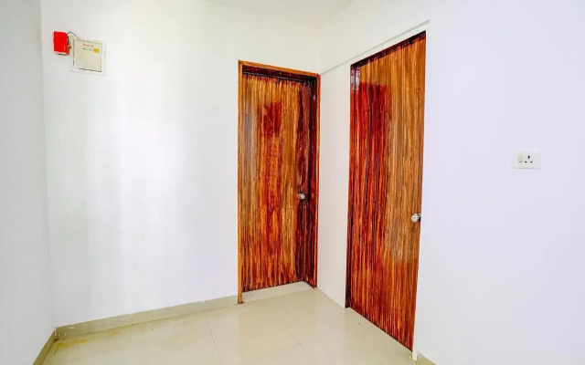 Fabhotel Woods Regency