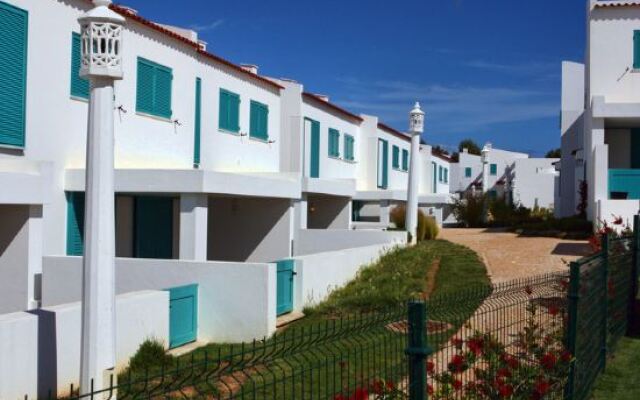 Отель Casa Barlavento - Aldeamento Turistico da Prainha вид на фасад