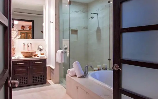 Comfortable 4 Bedroom Condo
