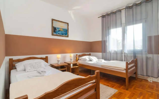 Stunning Home in Zrnovnica With Wifi and 6 Bedrooms